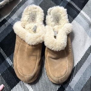 Ugg wooden clog